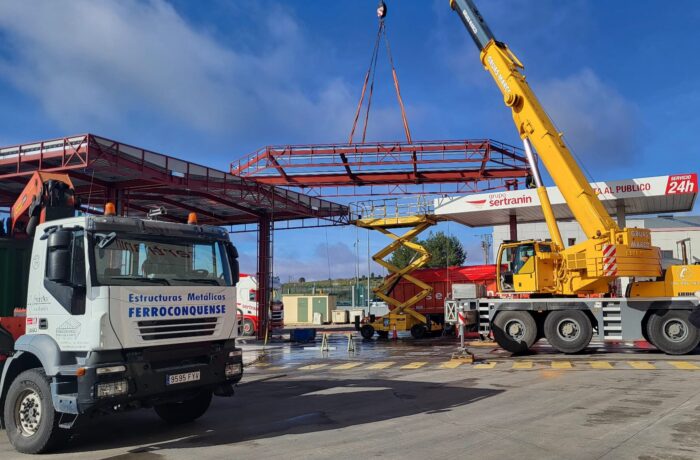 EJECUCIÓN DE ESTRUCTURA METÁLICA PARA MARQUESINA